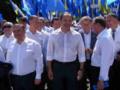 На  антифашистский  марш в Киеве пришли школьники, бабушка с крестом и милиционеры на конях