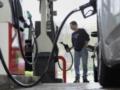 «Очереди сократятся»: в Украине приостановили госрегулирование цен на топливо