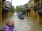 Ураган нарушил жизнь и отдых людей на вьетнамском курорте Нячанг