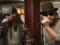 Длинные волосы и кепка: Замаскированный солист Maroon 5 Левин спел прямо в метро