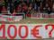 Фанаты Баварии забросали поле фальшивыми деньгами, УЕФА начал расследование