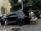 В Киеве заметили торгующую сливами с Range Rover пенсионерку