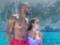 Пышнотелая Эшли Грэм в купальнике устроила горячую фотосессию с мужем на яхте