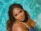 Пышнотелая Lizzo в бикини устроила карантинную фотосессию в бассейне