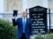 Le Figaro: Почему Трамп размахивал своей Библией возле церкви в Вашингтоне?