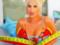 Екатерина Бужинская с синими бровями и в купальнике с арбузами сняла яркий клип