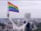 В РФ возмутились флагом ЛГБТ на  Родине-матери  в Киеве