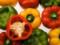 Яскраві фрукти і овочі захищають курців від раку легенів