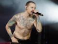 Фронтмен Linkin Park Честер Беннигтон покончил жизнь самоубийством