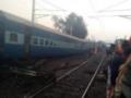 В Индии 13 вагонов поезда сошли с рельсов, есть погибшие