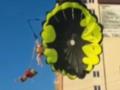 В РФ парашютисты столкнулись с линией электропередач