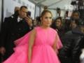  Barbie-girl  Лопес в гигантском розовом платье появилась на мировой премьере