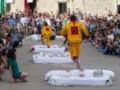 В Испании прошел праздник прыжков через младенцев