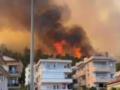 В Турции лесные пожары добрались до отелей, туристов эвакуируют на пляжи