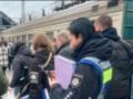 Погиб подросток, которого ударило током на крыше электрички в Киеве