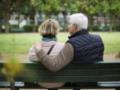 Правительство упростило выплаты пенсий для ВПЛ и украинцев за границей