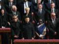 Зеленского обвинили в нарушении дресс-кода на похоронах Папы