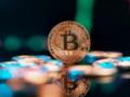 Курс биткоина превысил 105 тыс. дол. впервые с января