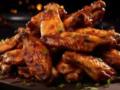 Как вкусно приготовить куриные крылья на сковородке: все дело в пряном соусе
