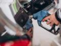 Украинцам на АЗС массово продают поддельное топливо: какой регион самый  опасный 