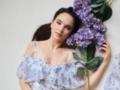 Дружина Мірошниченка посвітила підтягнутою фігурою в купальнику і приголомшила шпагатом на тлі гір