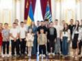  Будущее Украины : Зеленский наградил детей, которые проявили себя в сложных жизненных обстоятельствах.