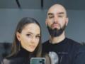 Санина ответила на обвинения в том, что её муж живёт за границей