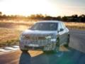 BMW представила прототип электромобиля, который сам включает поворотники