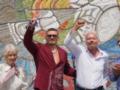 Усик прибыл в Лондон на реванш с Дюбуа — встретился с Брэнсоном и представил украинскую мозаику