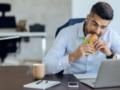 Еда против офисной рутины: 10 продуктов, которые спасают от последствий сидячей работы