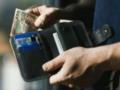 Два костюма на 7 лет и одна подушка на 15: что не так с прожиточным минимумом в Украине