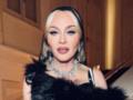 66-летняя Мадонна снялась в экстремально коротком платье от украинского бренда.