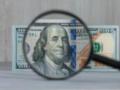 Украинские банки принимают доллары по новому курсу: сколько теперь стоит валюта