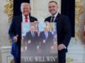 Навроцкий показал подарок, который получил от Трампа