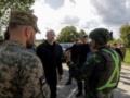 Шмыгаль посетил полигон в Великобритании, где обучают украинских военных