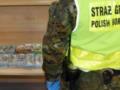 Украинка пыталась провезти в Польшу кучу валюты в чемодане