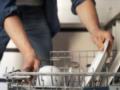 Какую посуду категорически нельзя мыть в посудомоечной машине: топ 9