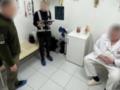 В Киеве врач заставил военного заплатить ?30 тысяч за бесплатный фиксатор