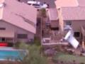 В США самолет упал во двор жилого дома: крыло пробило крышу
