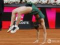 Видео дня. Марта Костюк сделала сальто прямо на корте после победы в Мадриде