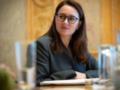 Кабмин изменил правила выезда для женщин