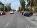 В Днепре  Ягуар  въехал в людей на остановке