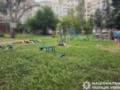 Россия ударила по детской площадке в Херсоне: погиб мужчина, его жена и две маленькие дочери ранены