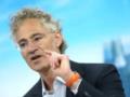 Глава Palantir вновь раскритиковал компании, занимающиеся ИИ, но встал на защиту генерального директора Anthropic