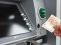 НБУ изменил валютные лимиты: сколько денег украинцы за рубежом могут снять теперь