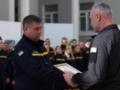 Кличко наградил столичных спасателей городскими наградами.