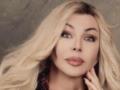 56-летняя Билык обрезала волосы и стала кудрявой блондинкой