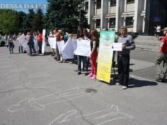 На асфальті у одеської ОДА з явилися обриси мертвих людей