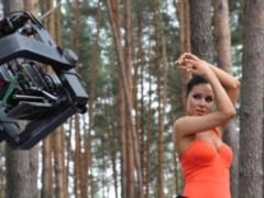 Соблазнительница Злата Огневич устроила дискотеку в ночном лесу
