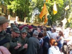 У Києві на Банковій вкладники побилися з поліцією